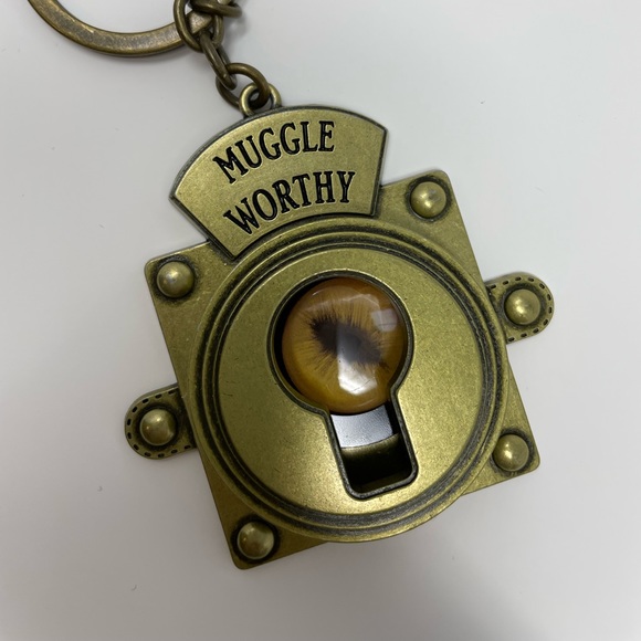 Fantastic Beasts Keychain: Muggle Worthy (BNWT) - Picture 4 of 10